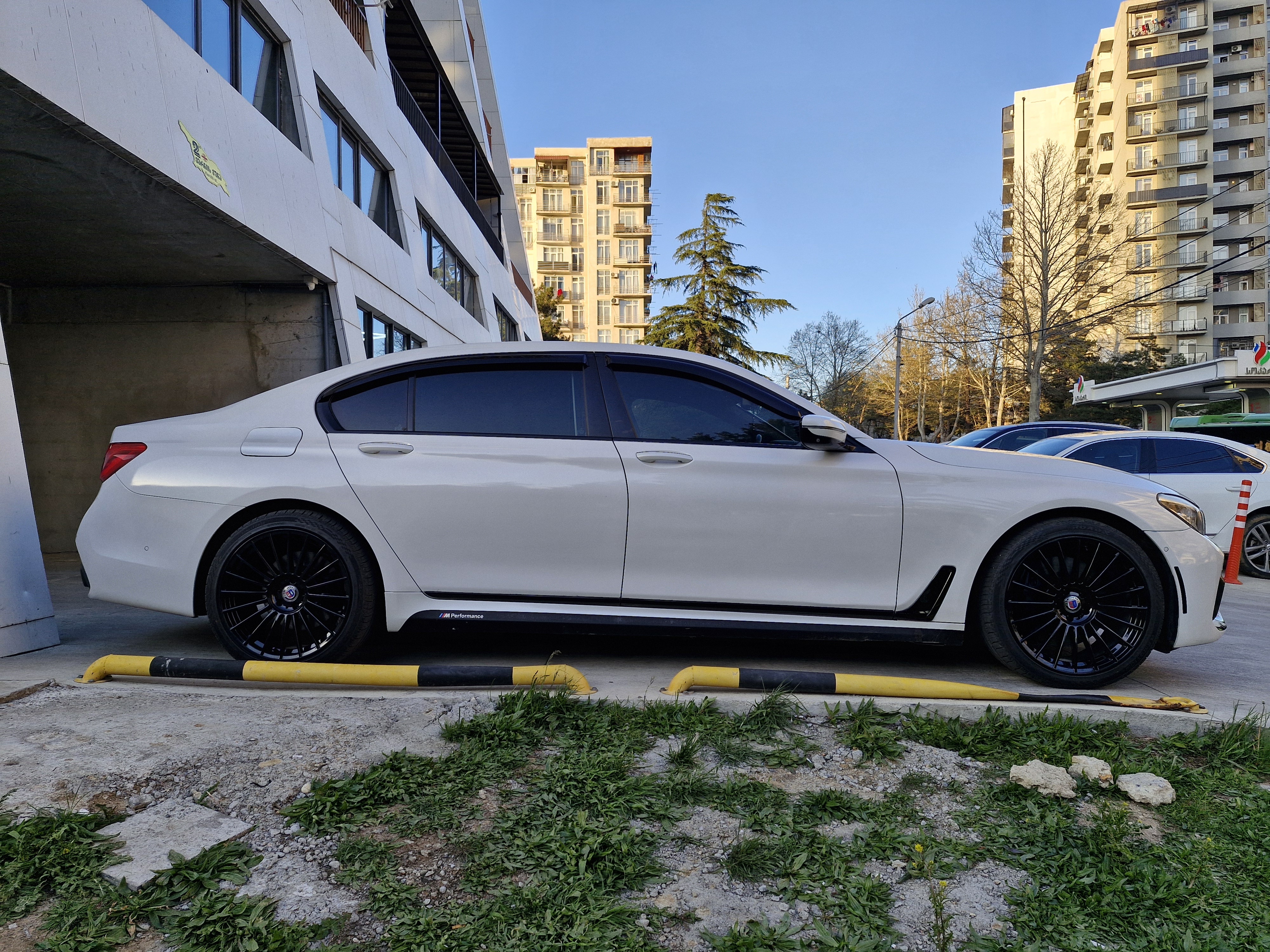 BMW 750 - фото 8