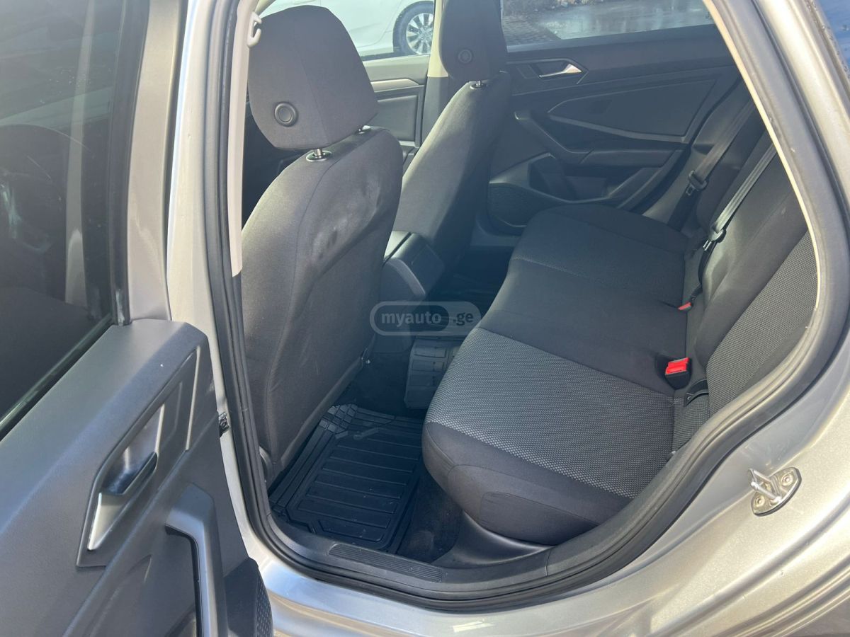 Volkswagen Jetta - фото 7