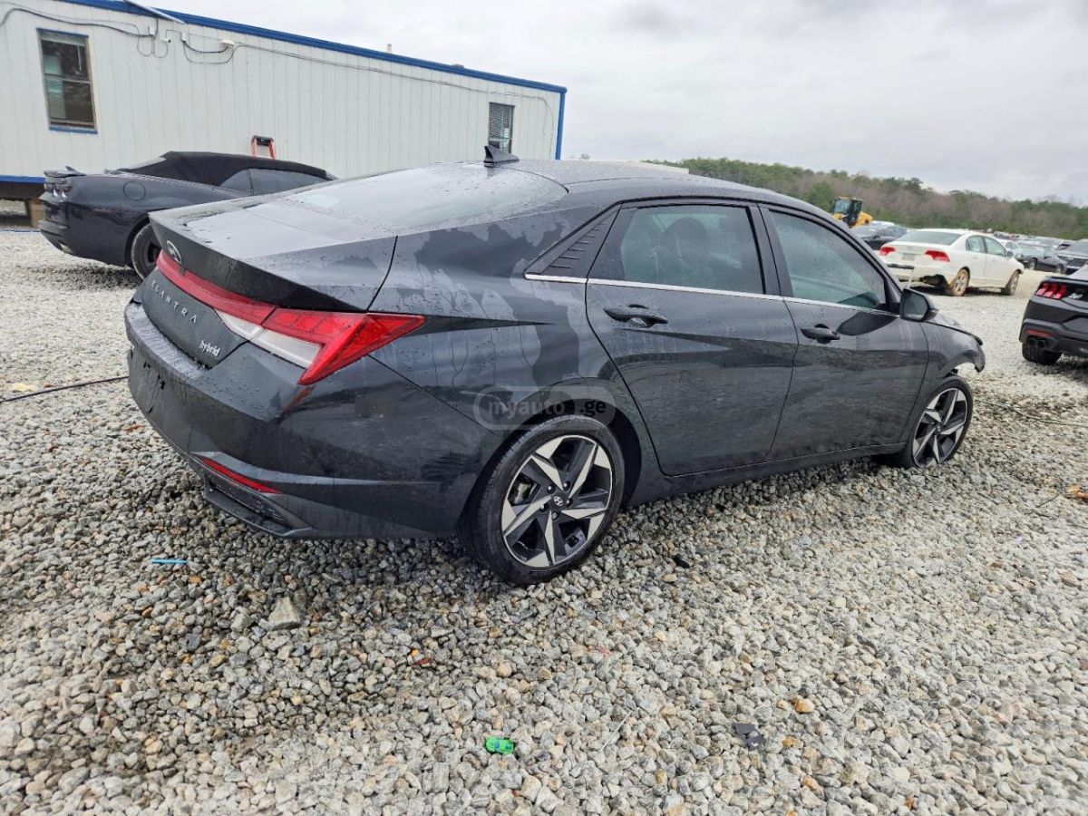 Hyundai Elantra - фото 3