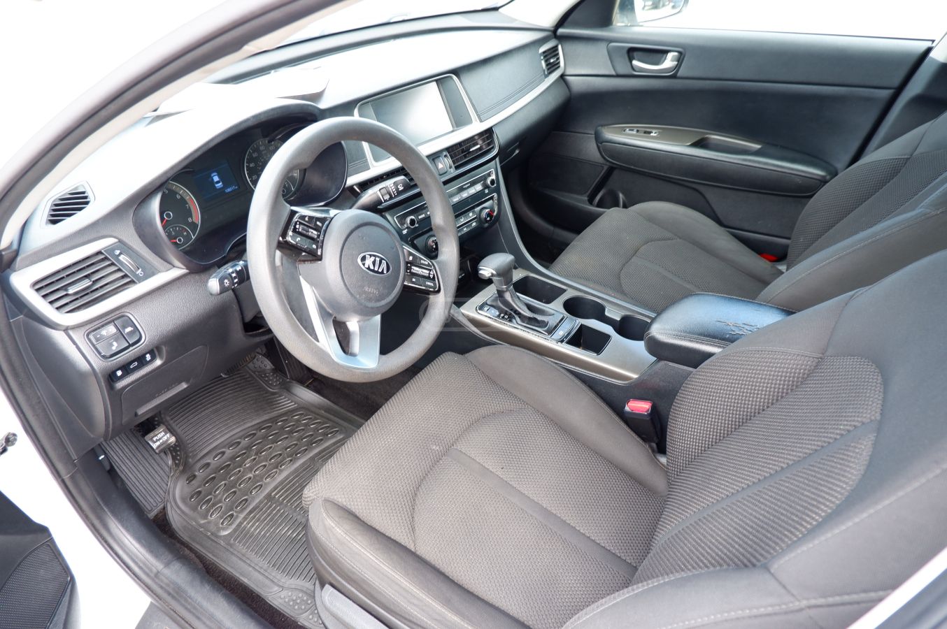 Kia Optima - фото 12