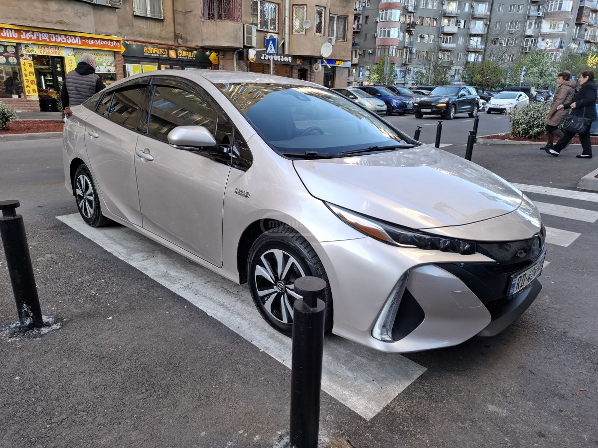 Toyota Prius - фото 4