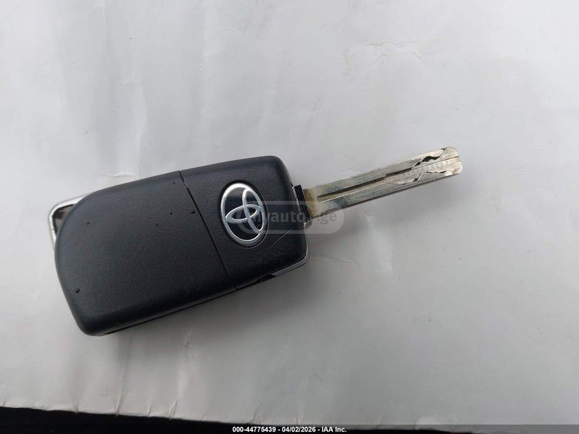 Toyota Camry - фото 11