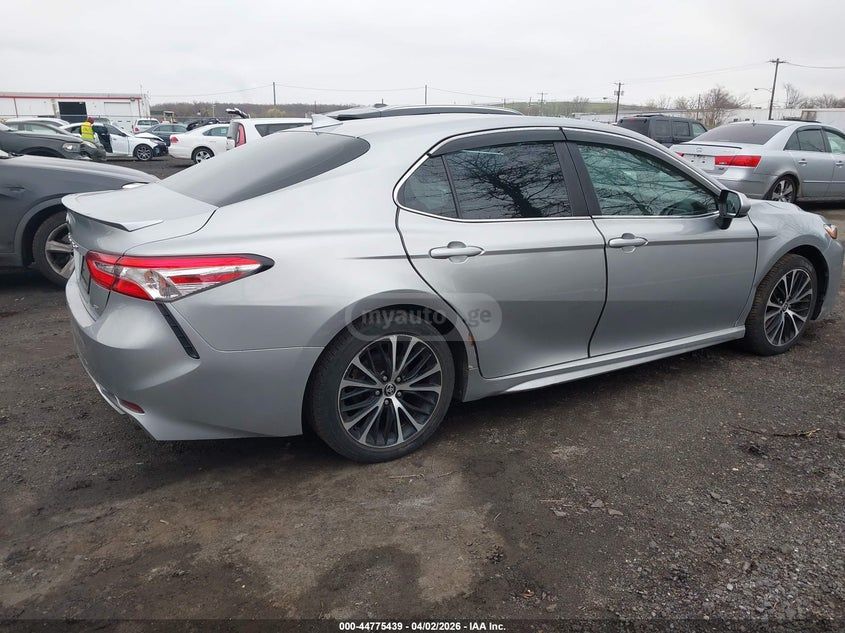 Toyota Camry - фото 13