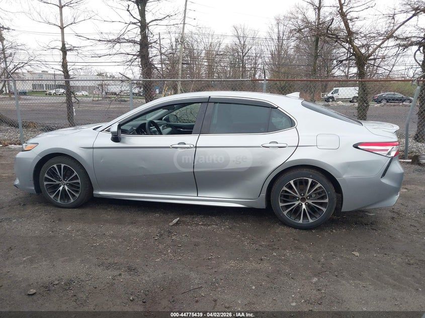 Toyota Camry - фото 14