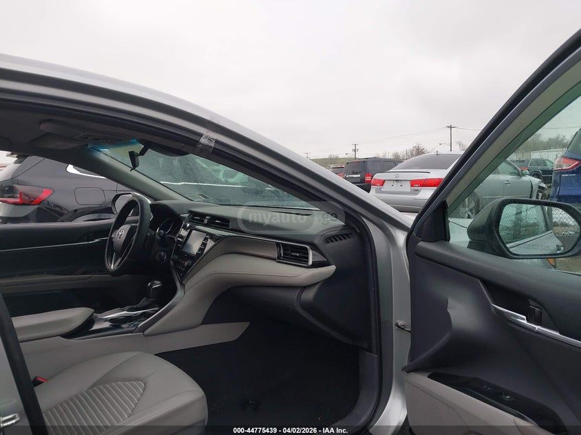 Toyota Camry - фото 5