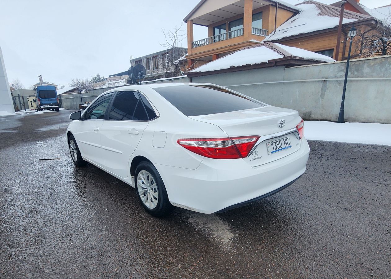 Toyota Camry - фото 2