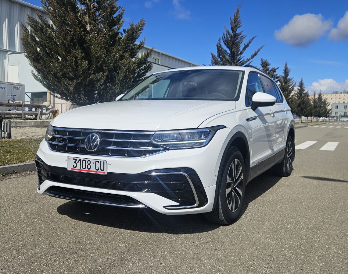 Volkswagen Tiguan - фото 1