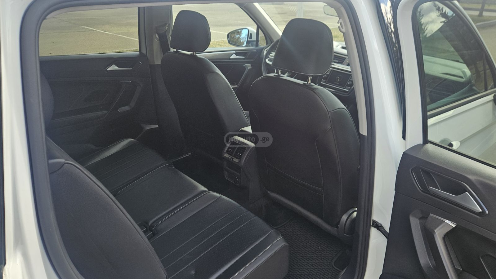 Volkswagen Tiguan - фото 10