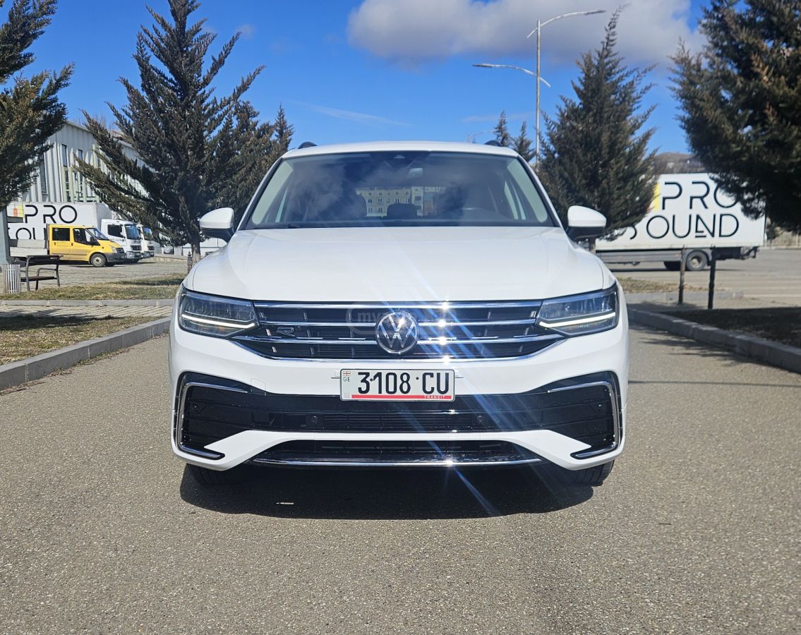 Volkswagen Tiguan - фото 2