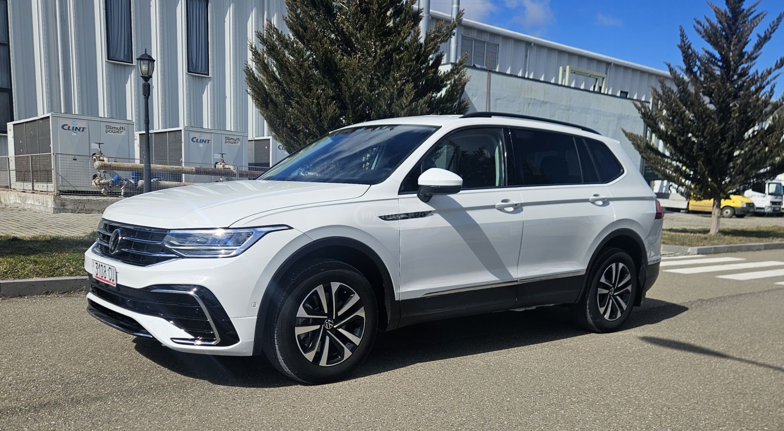 Volkswagen Tiguan - фото 4