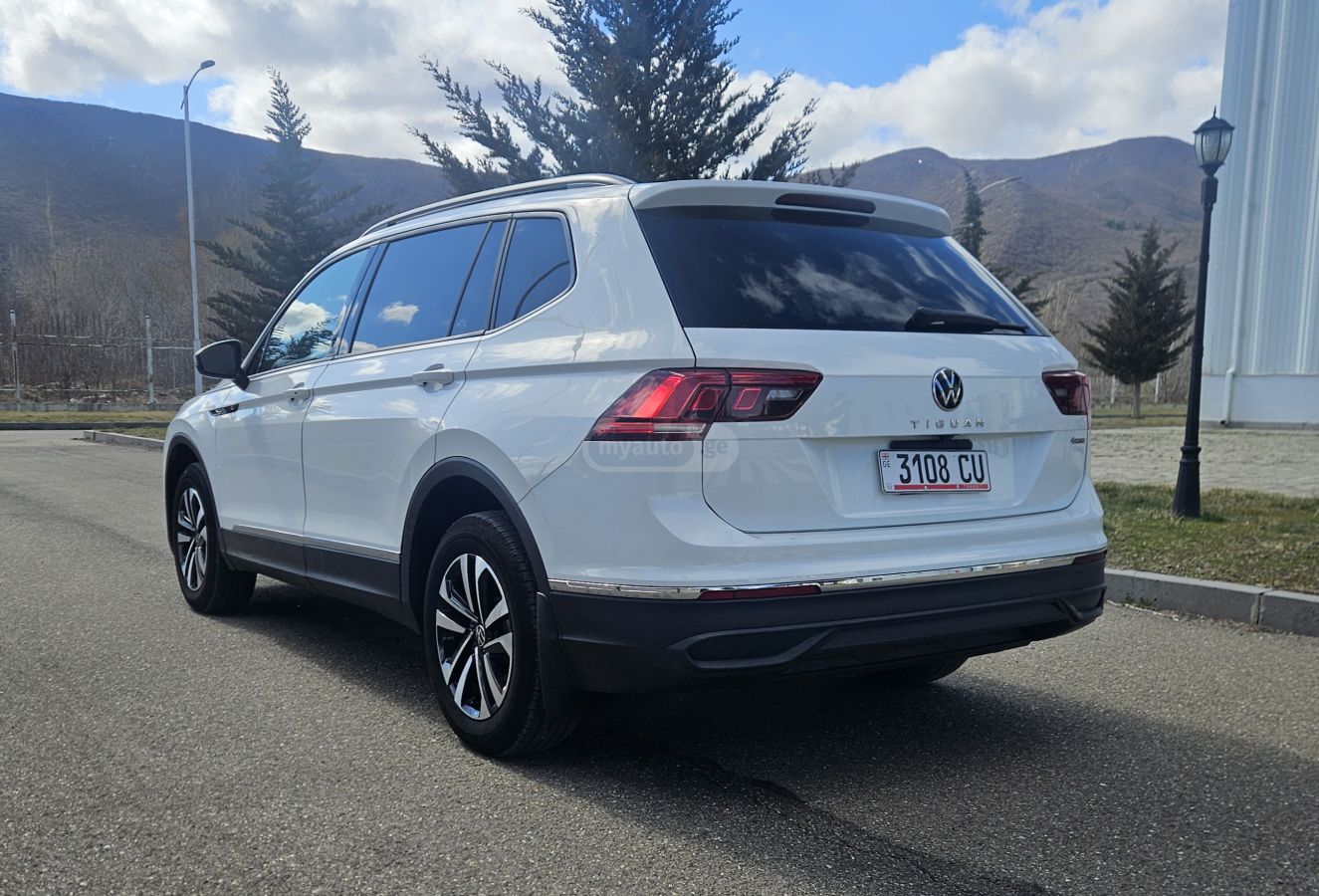 Volkswagen Tiguan - фото 5