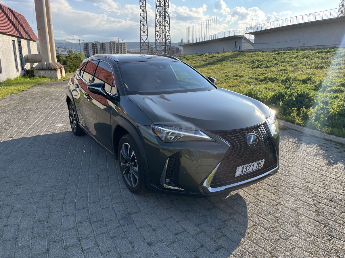 Lexus UX 250 h - фото 3