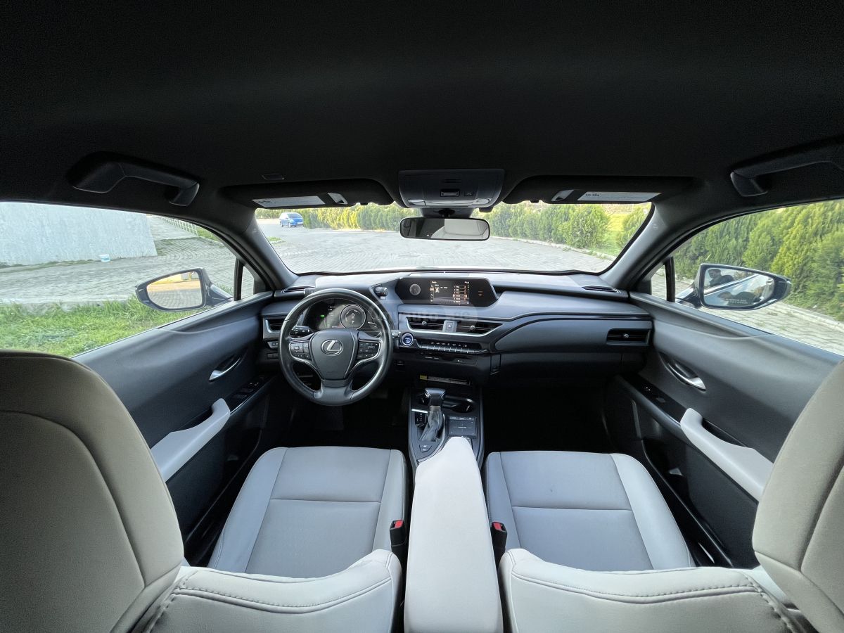 Lexus UX 250 h - фото 7