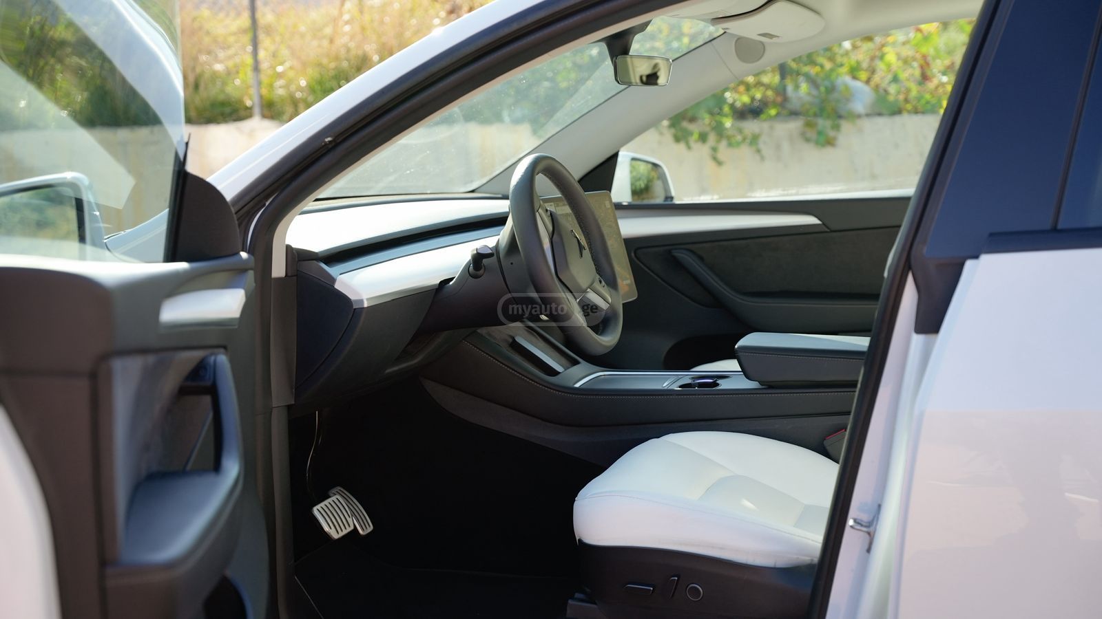 Tesla Model Y - фото 1