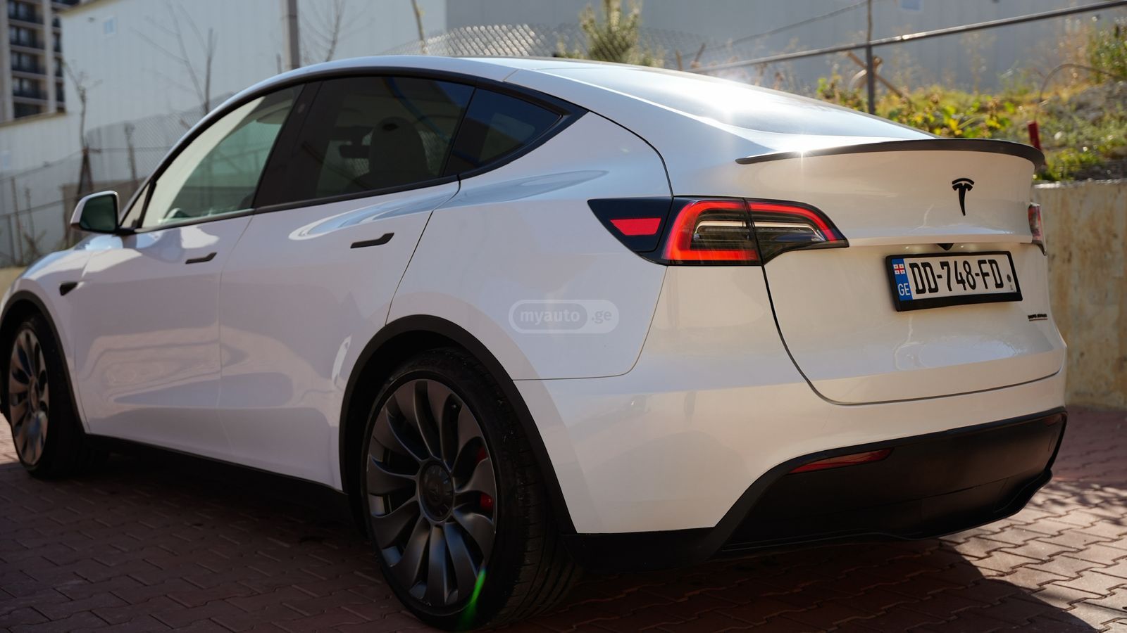 Tesla Model Y - фото 10