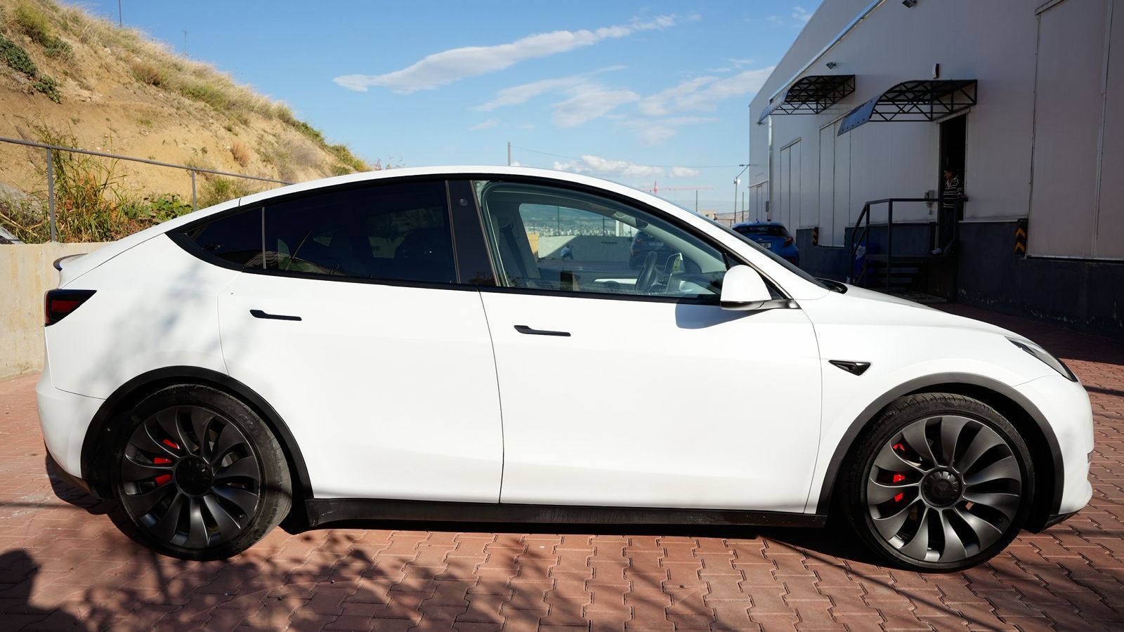 Tesla Model Y - фото 3