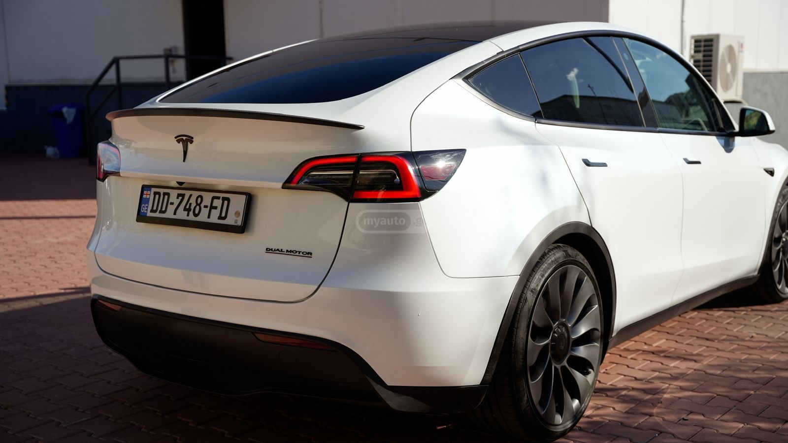 Tesla Model Y - фото 6