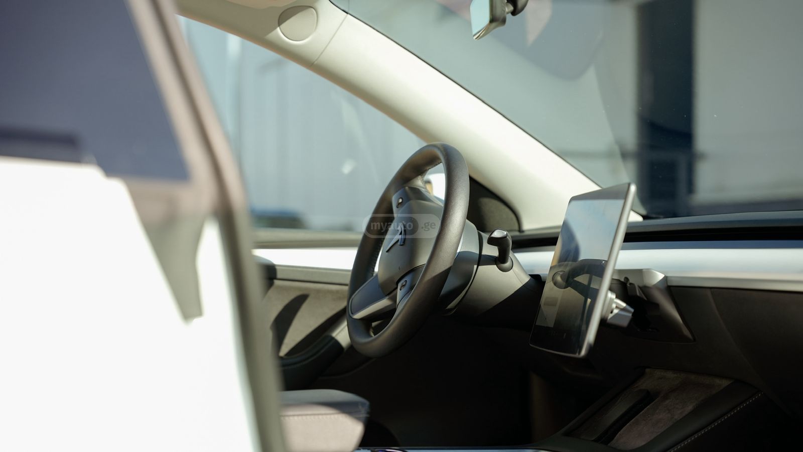 Tesla Model Y - фото 8