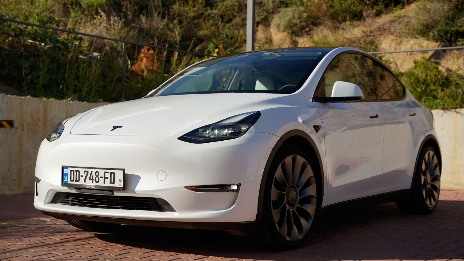 Tesla Model Y - фото 9