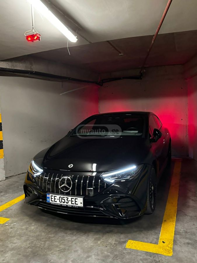 Mercedes-Benz EQE 53 - фото 1