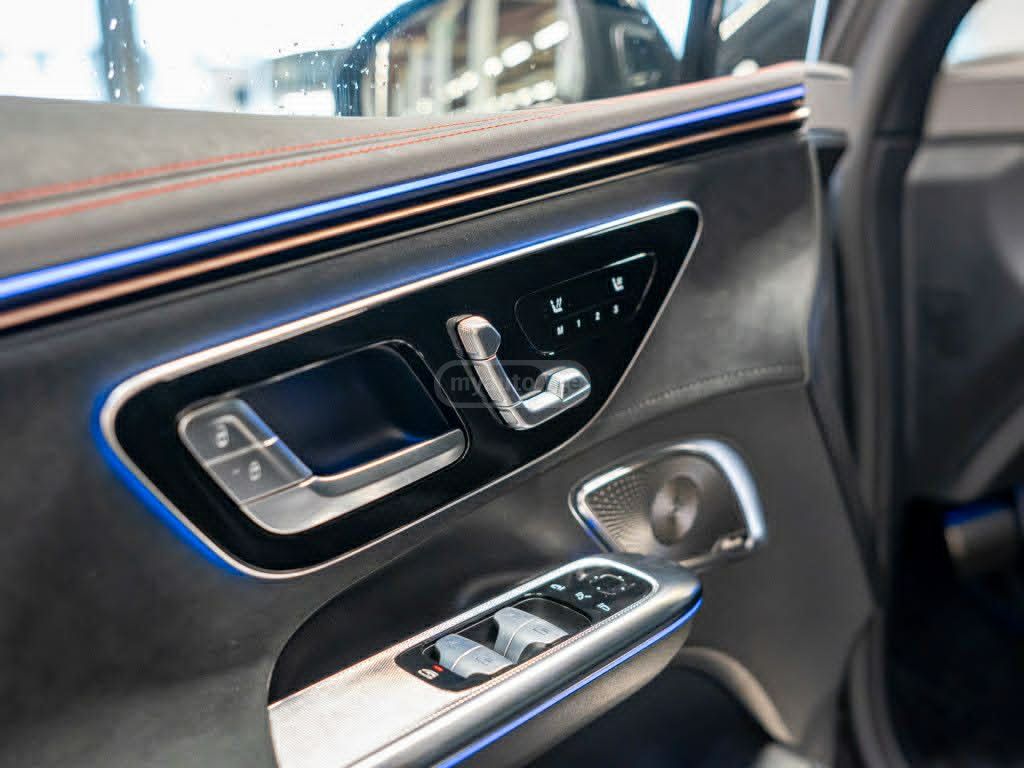 Mercedes-Benz EQE 53 - фото 12