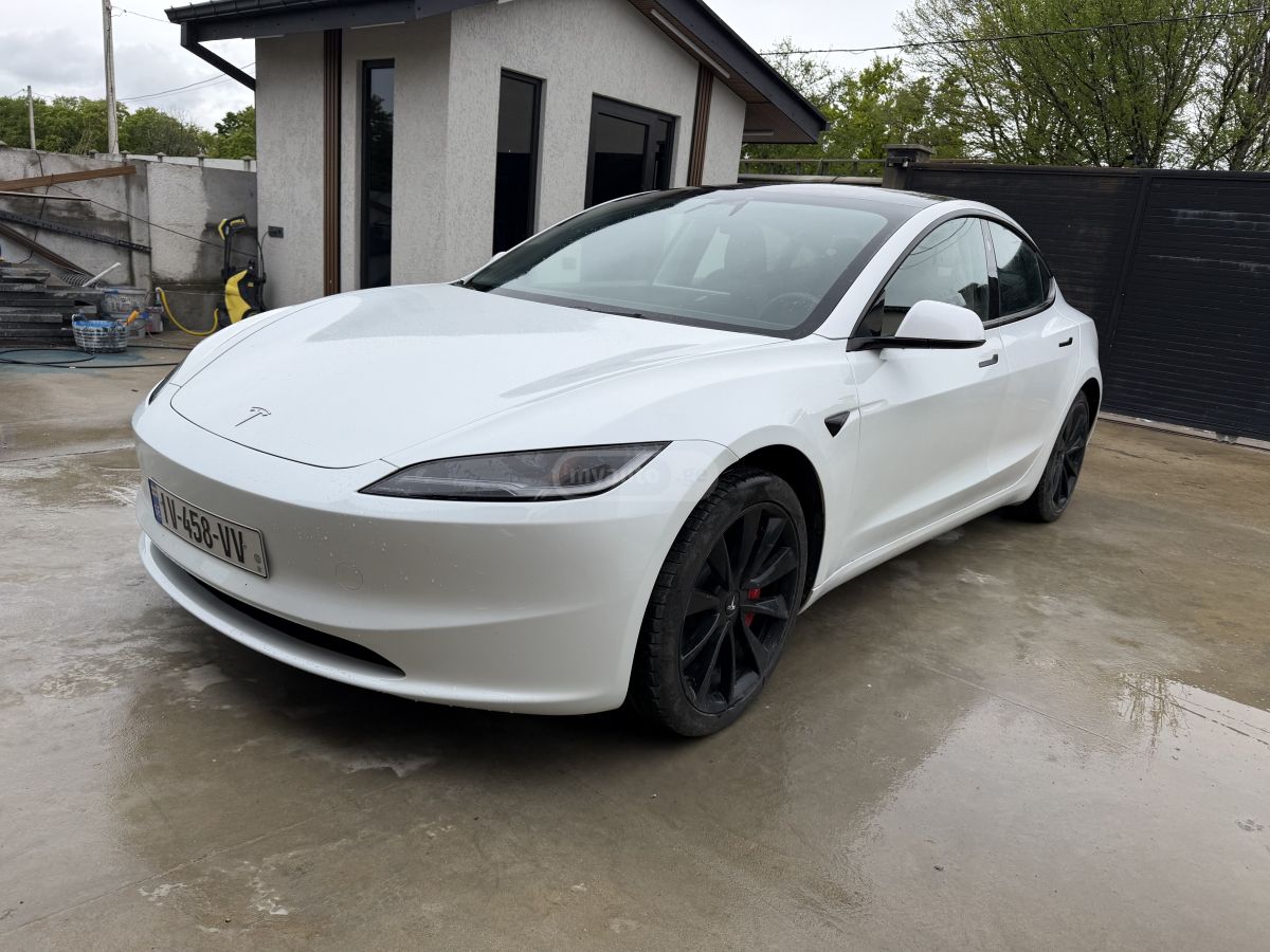 Tesla Model 3 - фото 1