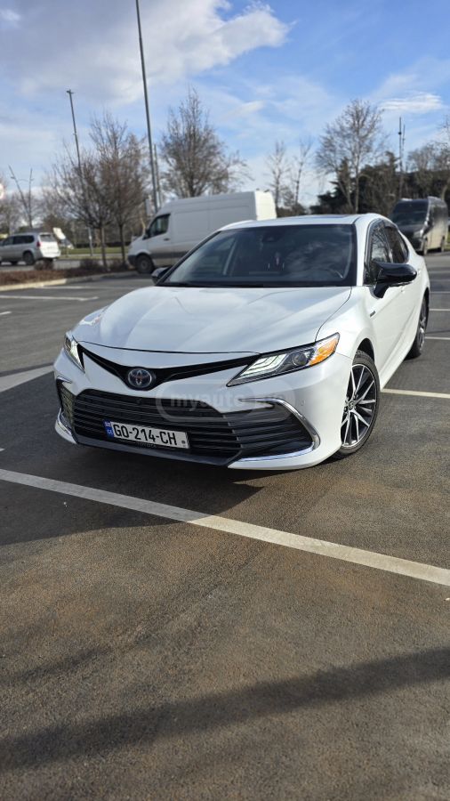 Toyota Camry - фото 1