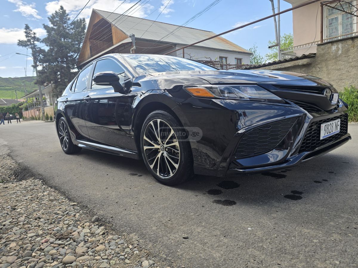 Toyota Camry - фото 2