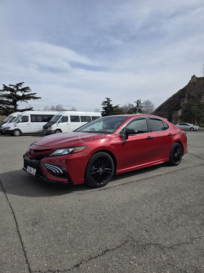 Toyota Camry - фото 1