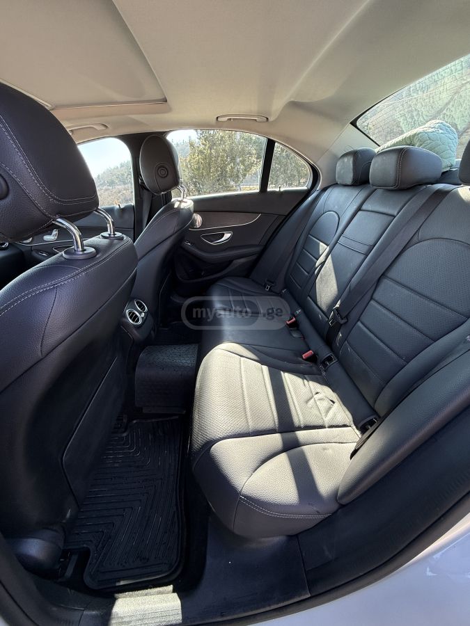 Mercedes-Benz C 300 - фото 6