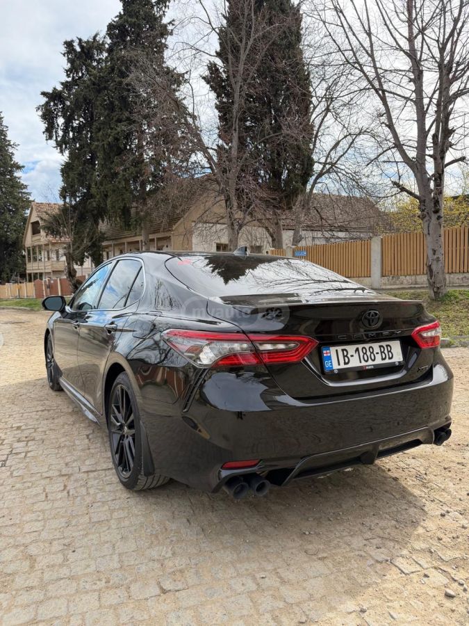 Toyota XSE 4dr Front-Wheel Drive Seda — миниатюра 2