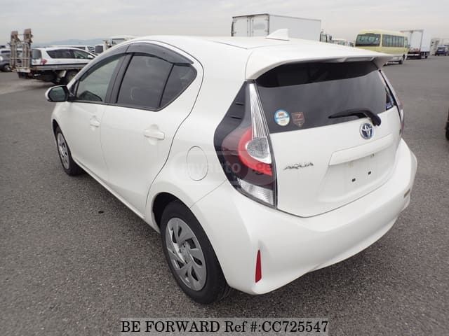 Toyota Aqua - фото 4
