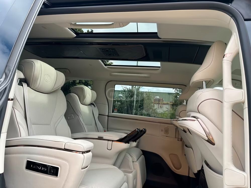 Lexus LM 2026 — миниатюра 11