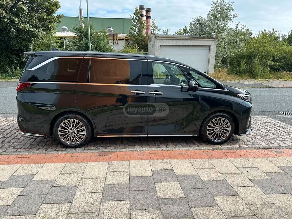 Lexus LM 2026 — миниатюра 3