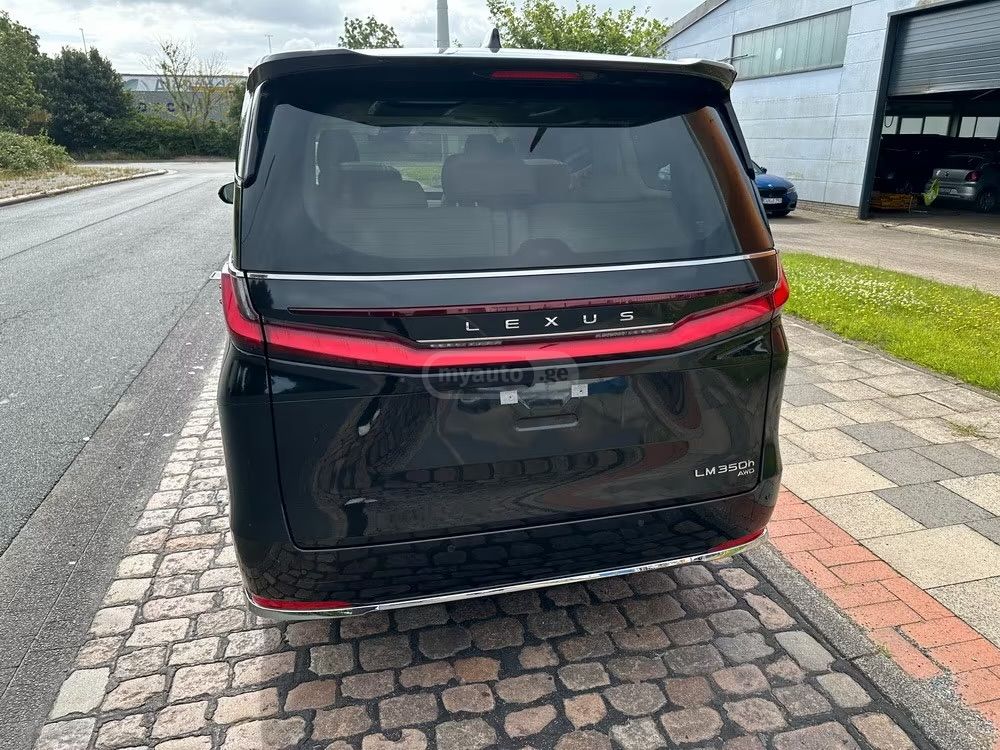 Lexus LM 2026 — миниатюра 5