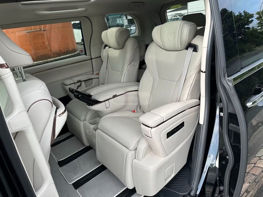 Lexus LM 2026 — миниатюра 6