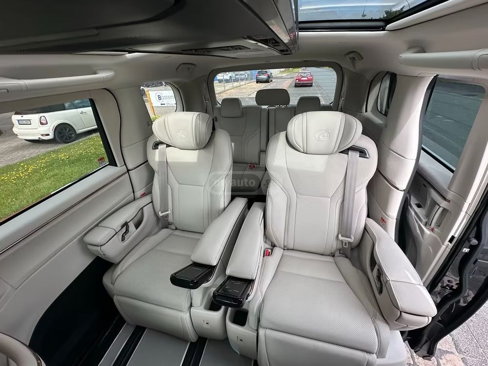 Lexus LM 2026 — миниатюра 8