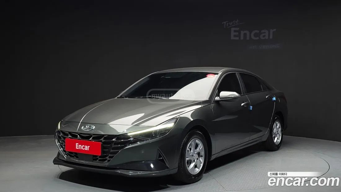 Hyundai Elantra - фото 1