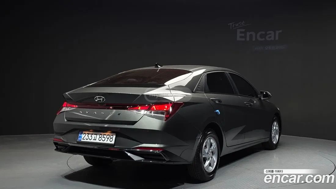 Hyundai Elantra - фото 2