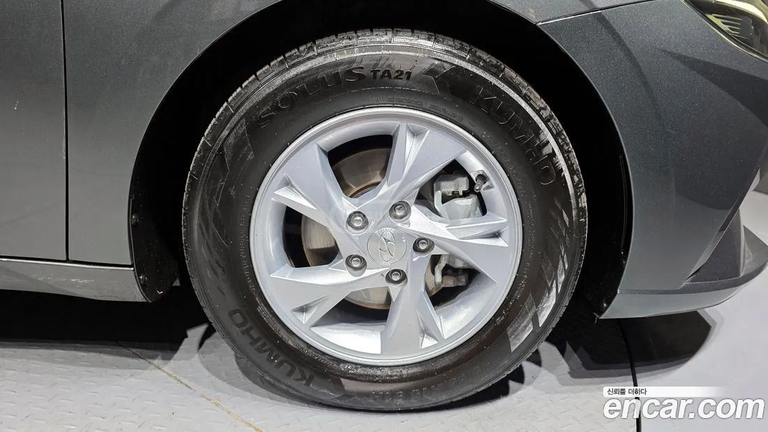 Hyundai Elantra - фото 5