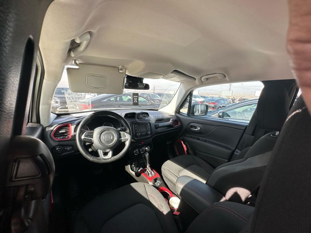 Jeep Renegade - фото 11