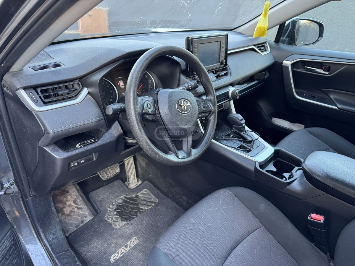 Toyota RAV 4 - фото 2