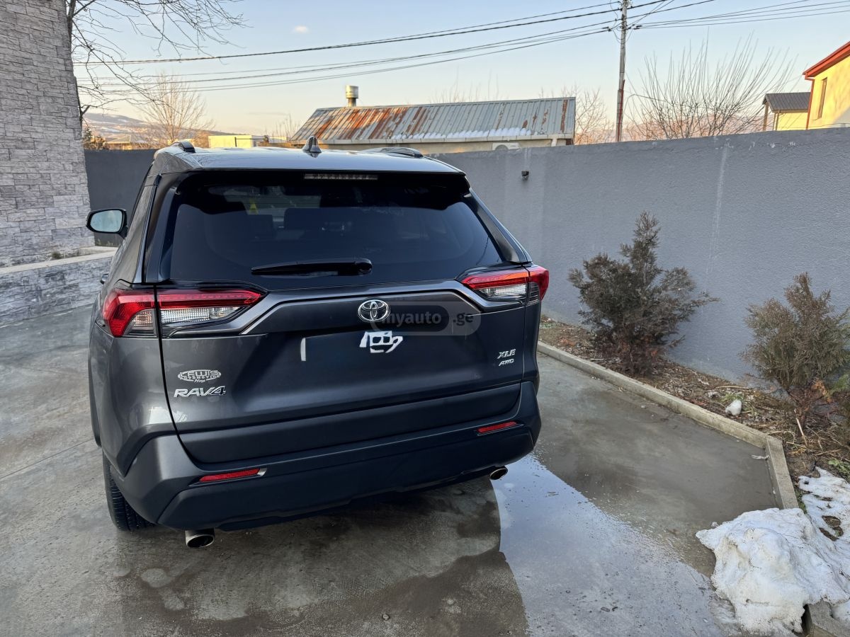 Toyota RAV 4 - фото 5