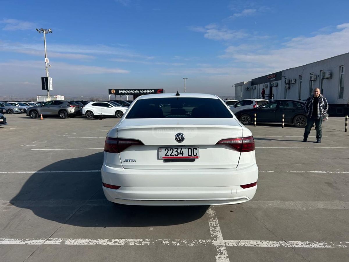 Volkswagen Jetta - фото 4