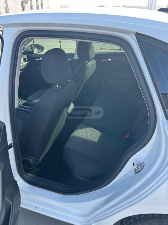 Volkswagen Jetta - фото 8