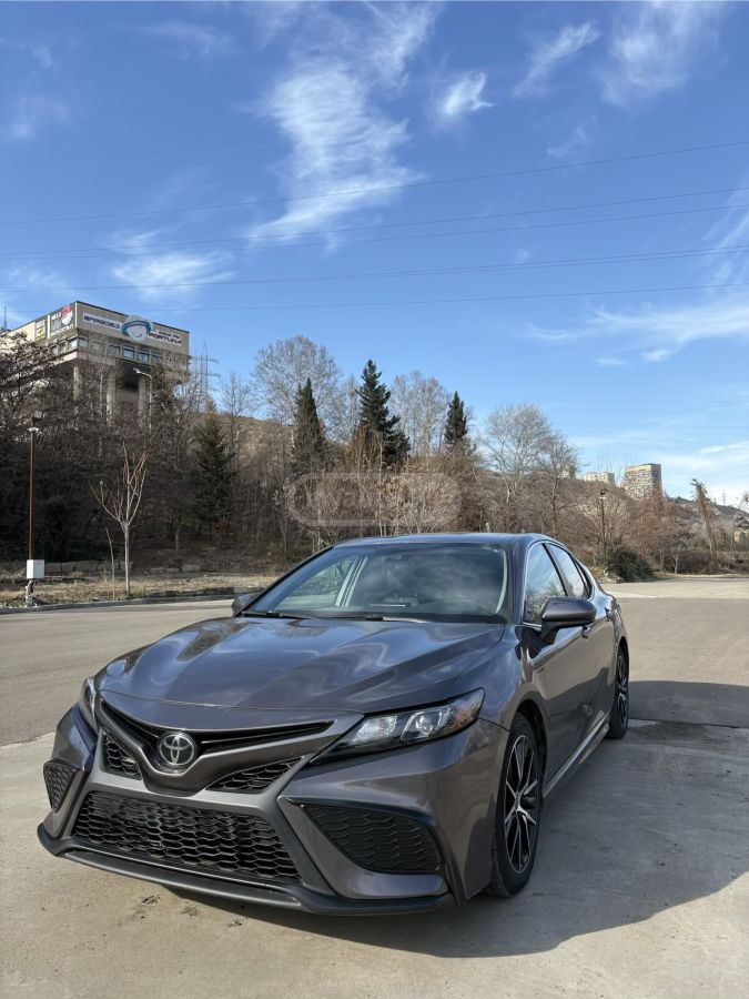 Toyota Camry - фото 1
