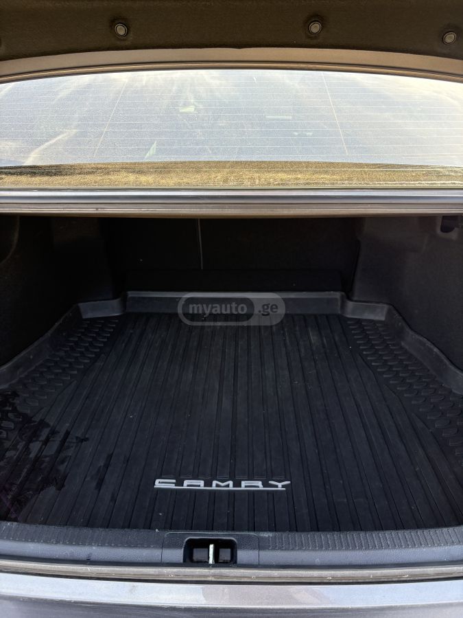 Toyota SE 4dr Front-Wheel Drive Sedan — миниатюра 11