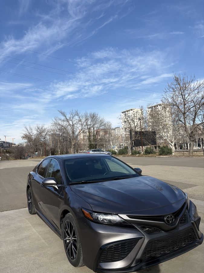 Toyota SE 4dr Front-Wheel Drive Sedan — миниатюра 2