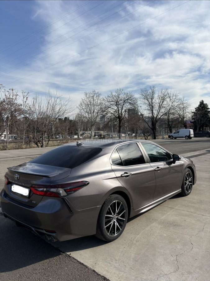 Toyota SE 4dr Front-Wheel Drive Sedan — миниатюра 3