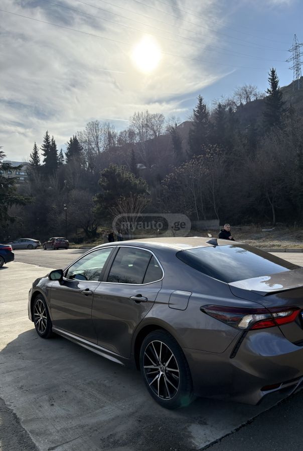 Toyota SE 4dr Front-Wheel Drive Sedan — миниатюра 5